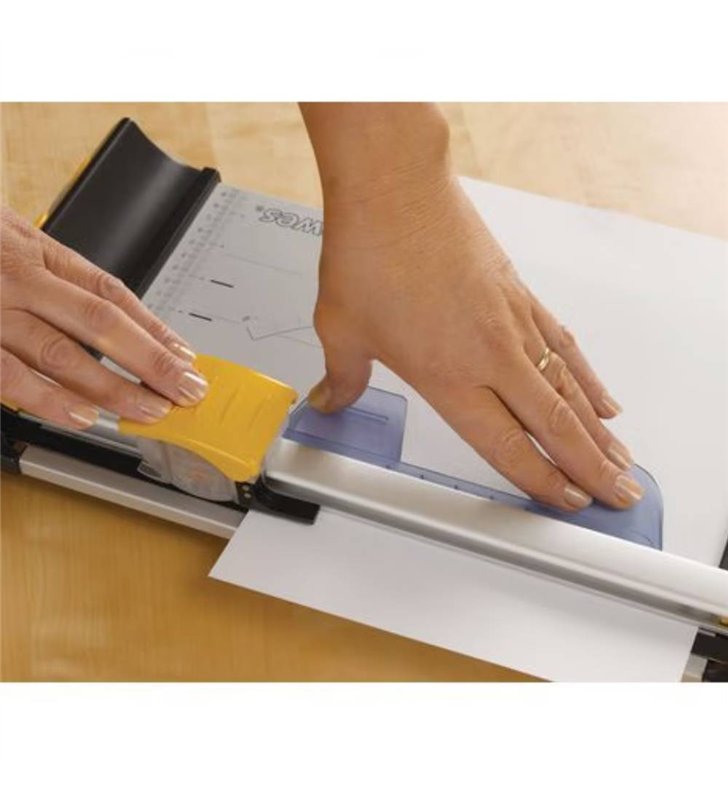 Fellowes Neutron Plus A4 54101 – Rogneuse Securisee SafeCut A4 – Lame Cachee – 10 Feuilles